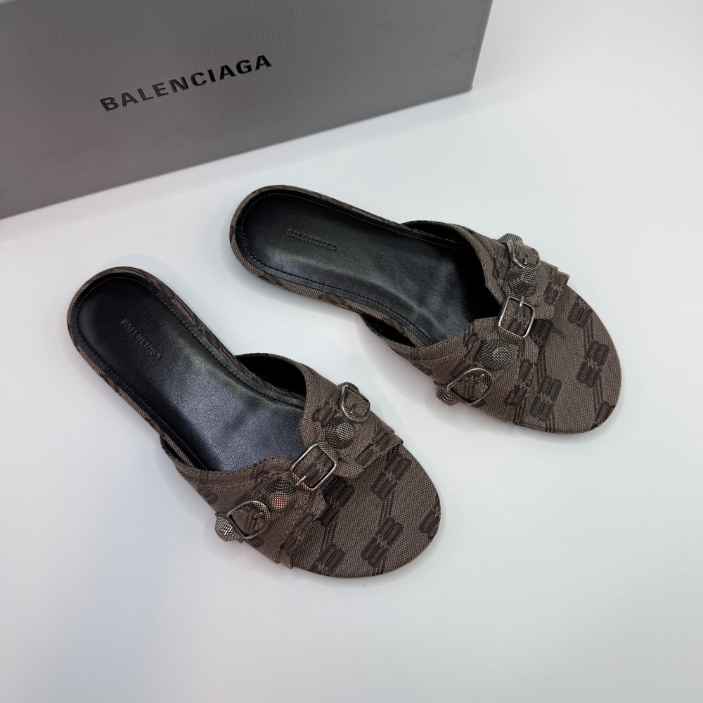 NWT Balenciaga Women's Gray Patterned Slide Sandals Cagol Size 36 fit 6US - Picture 2 of 4